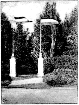 Wejście do Ogrodu Strzeleckiego w Olecku na fotografii z 1908 r. 