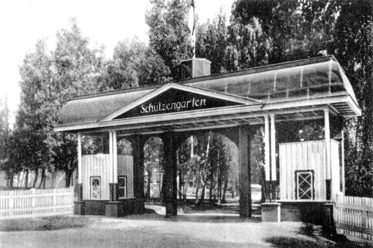 Wejście do Ogrodu Strzeleckiego w Olecku na fotografii z 1908 r. 