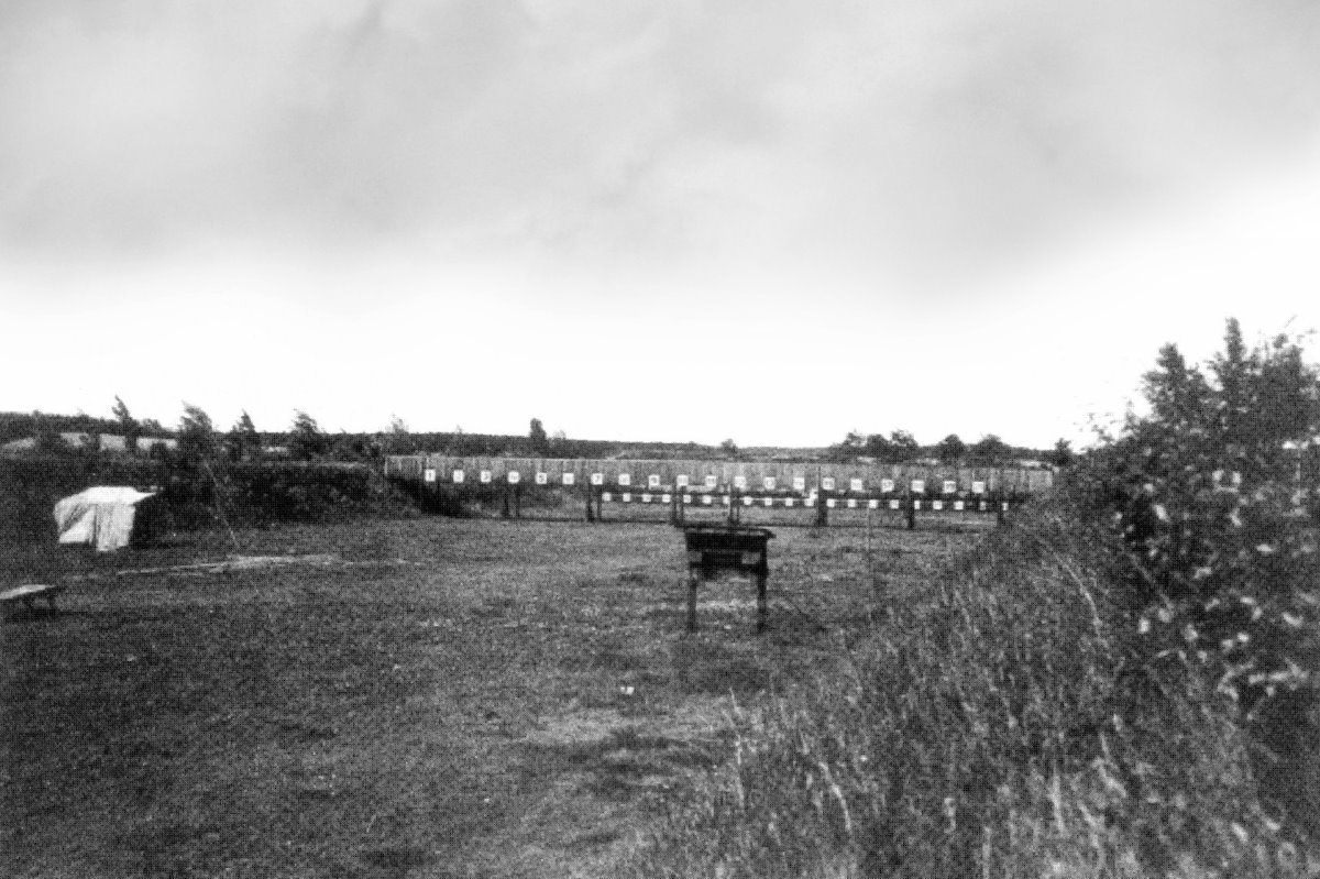 Widok na strzelnicę w Olecku w okresie międzywojennym.